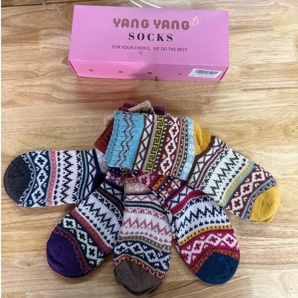 YANGYANG Wool Socks for Women, 5 Pairs Winter Warm Thick Crew Knit Socks - Picture 4 of 4